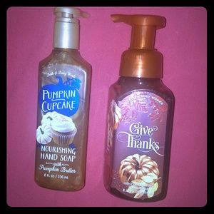 Bath & Body Works hand soap bundle🌻